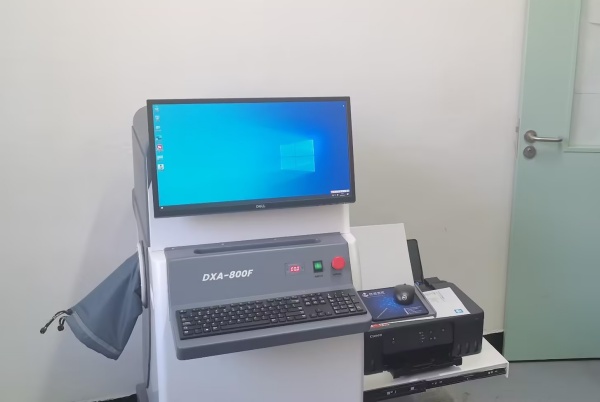 雙能X射線骨密度儀：準確測量骨密度，助力骨質(zhì)疏松防治，守護骨骼健康
